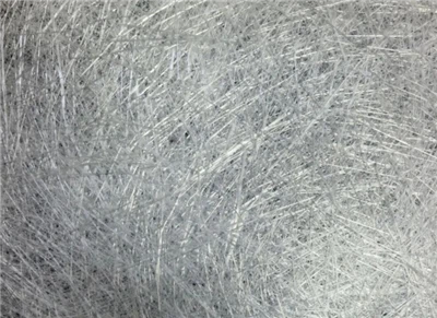 Vilka är skillnaderna och tillämpningarna mellan hackad trådmatta och kontinu...